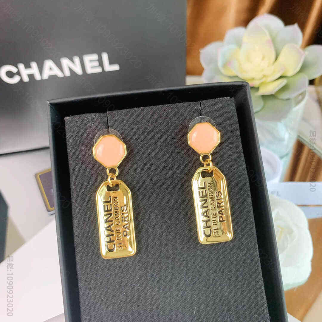 新款 CHANEL香奈儿字母牌耳钉耳环