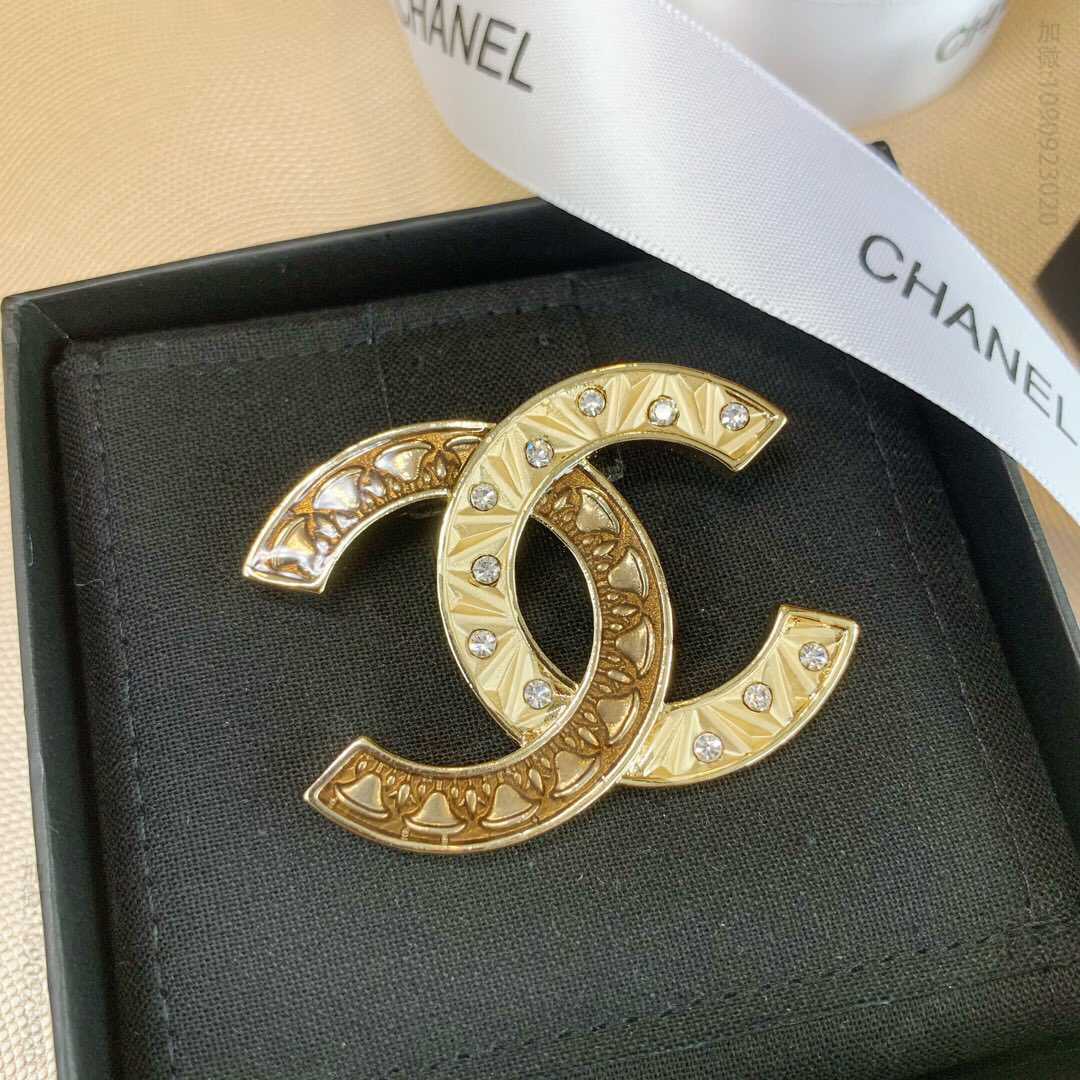 新款 CHANEL香奈儿双c镶钻胸针