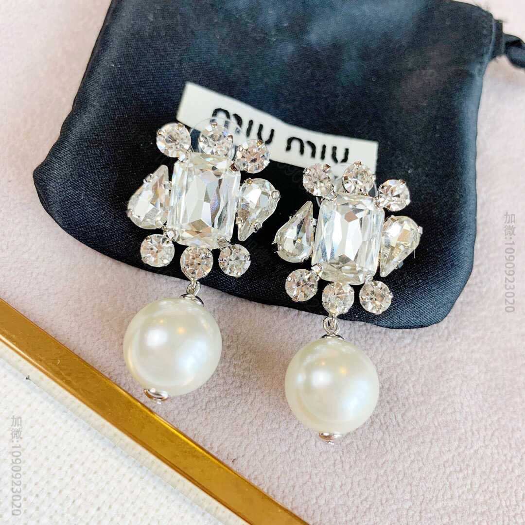 MiuMiu缪缪新款银色水钻耳环耳钉