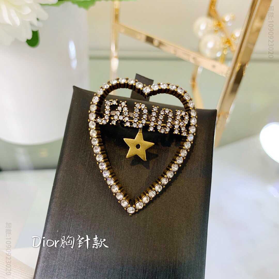 DIOR迪奥字母Jadior满钻胸针