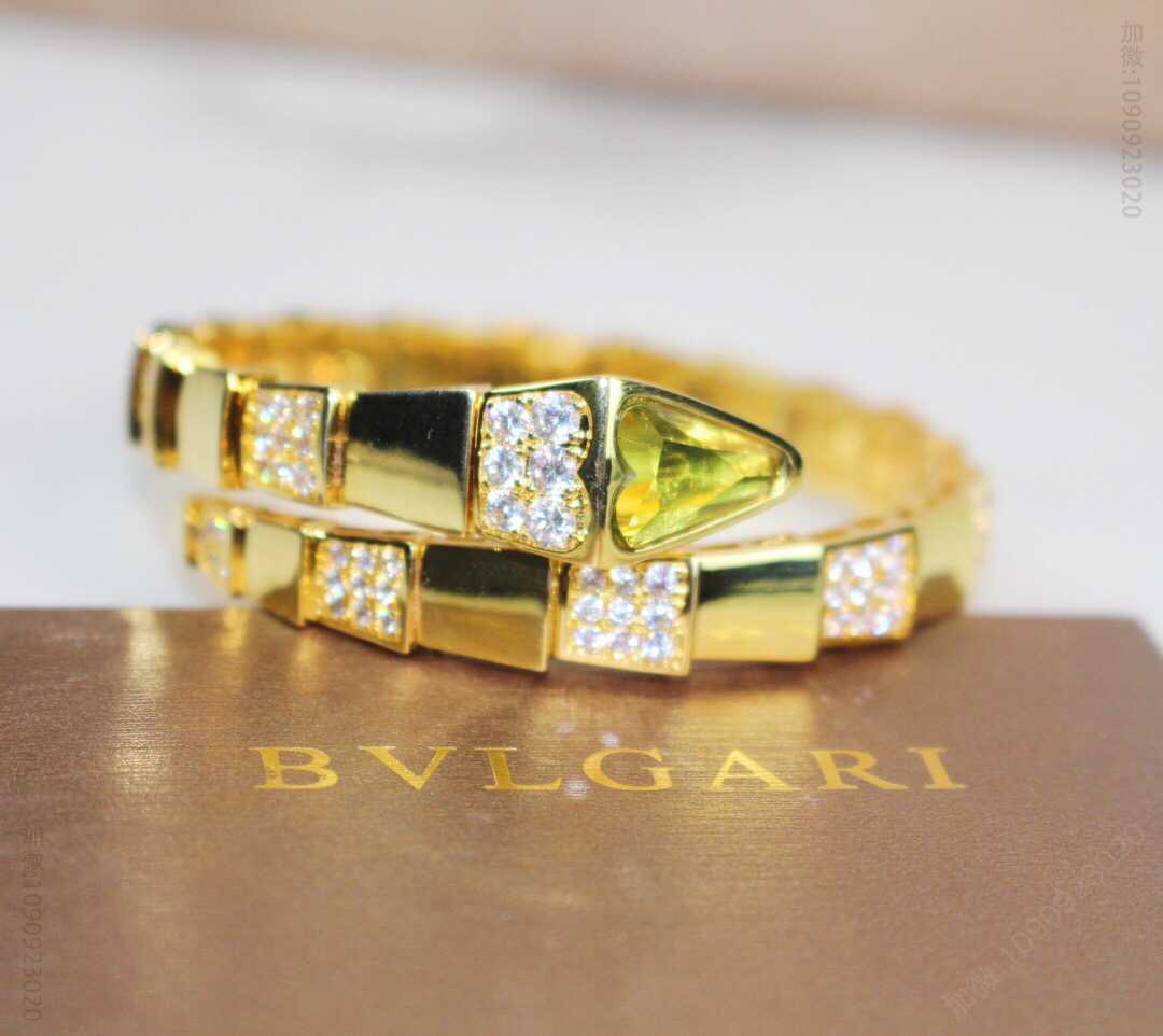 宝格丽BVLGARI金色绿蛇头蛇骨手镯