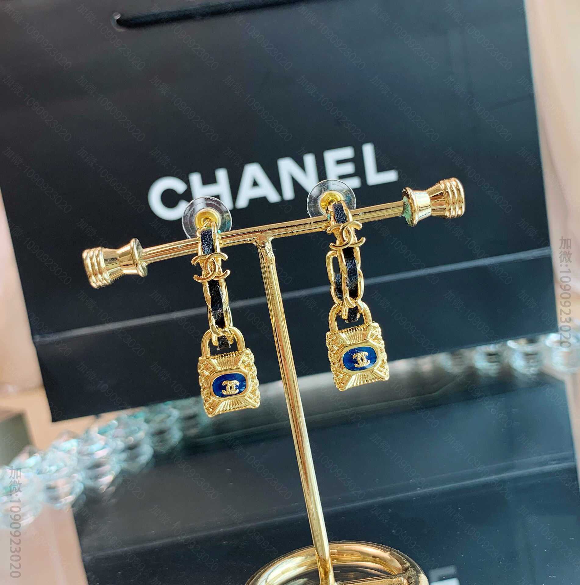 20年早春新款 CHANEL双c 锁头 黑皮 耳钉耳环