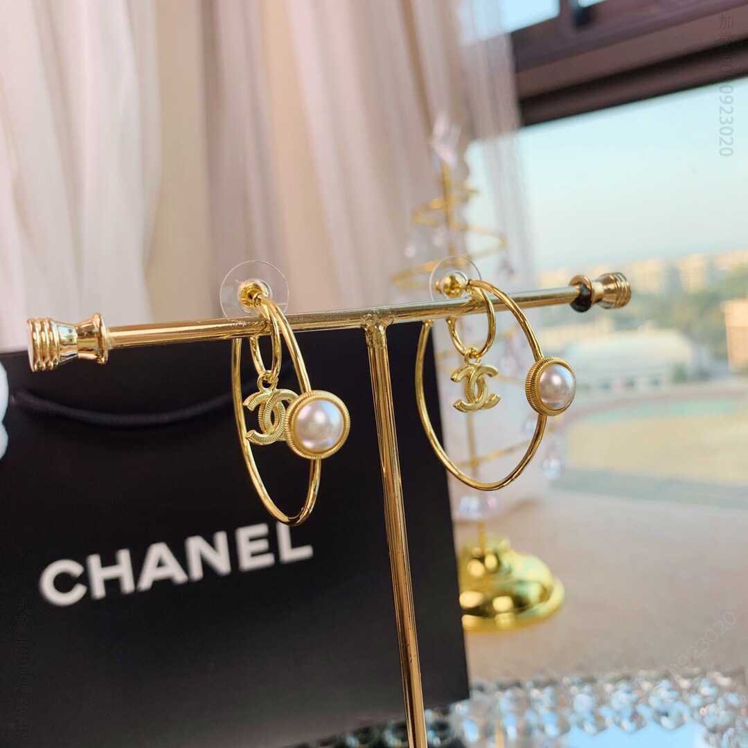 20年新款 CHANEL双c 金色 珍珠圆形耳钩耳钉耳环