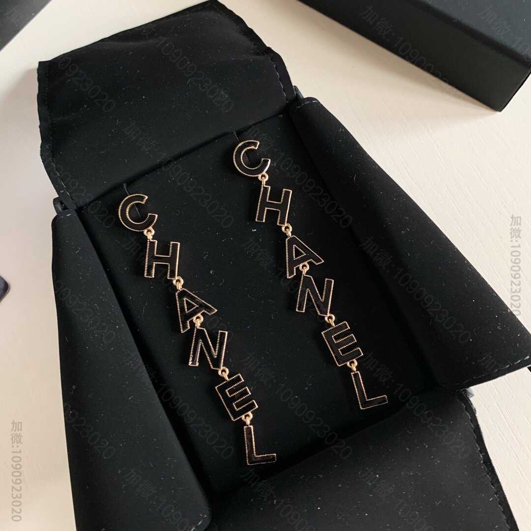chanel香奈儿 专柜新款字母形状耳环ZP开模定制字母耳环