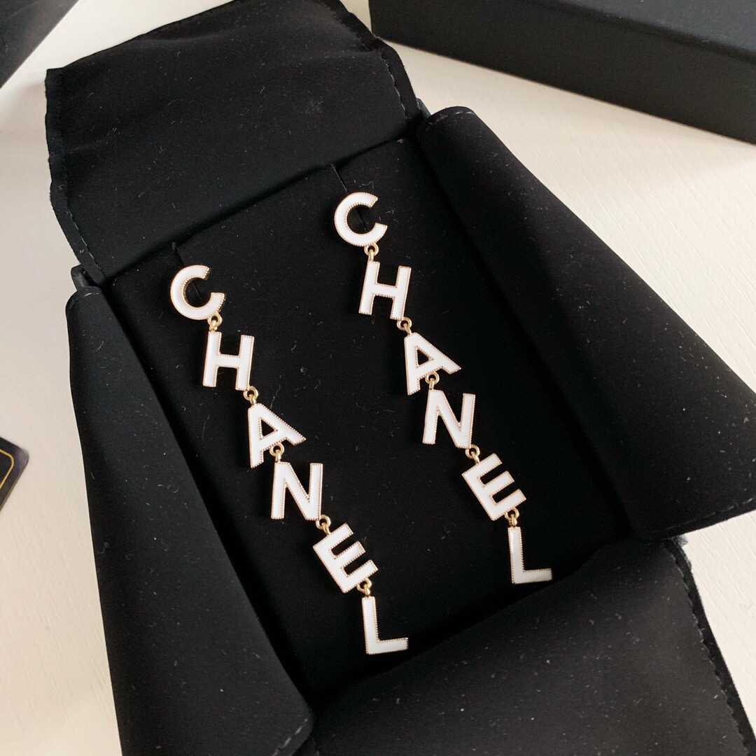 chanel香奈儿 专柜新款字母形状耳环ZP开模定制字母耳环