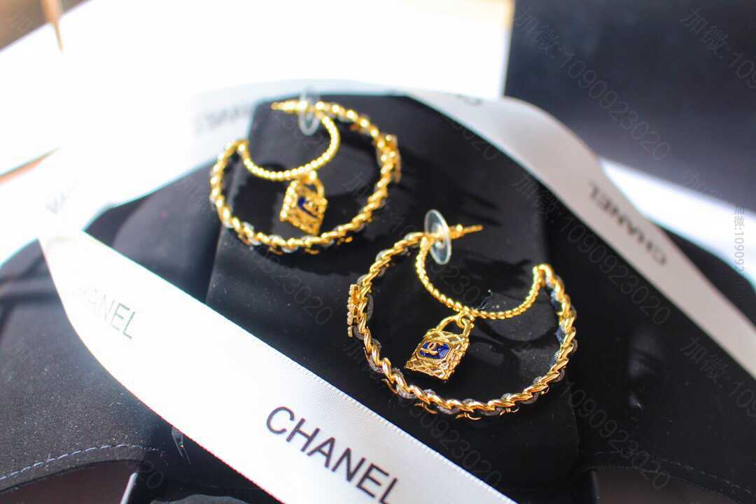 新款 CHANEL香奈儿双c珍珠黑皮绳耳钉耳环