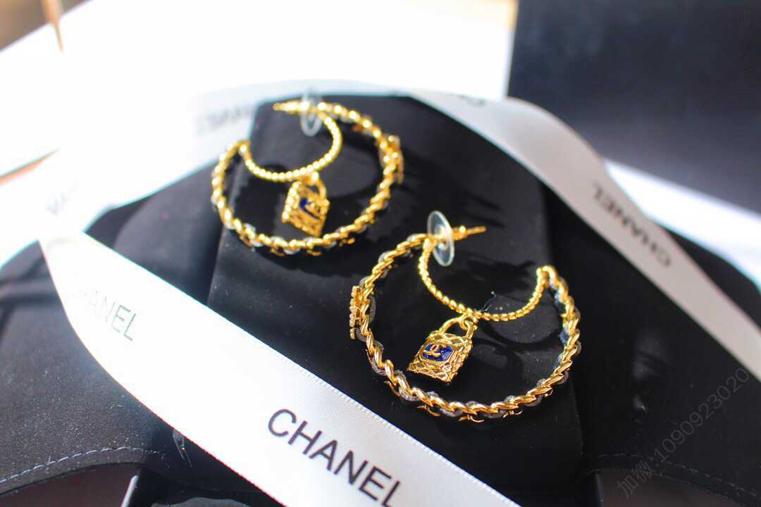 新款 CHANEL香奈儿双c珍珠黑皮绳耳钉耳环