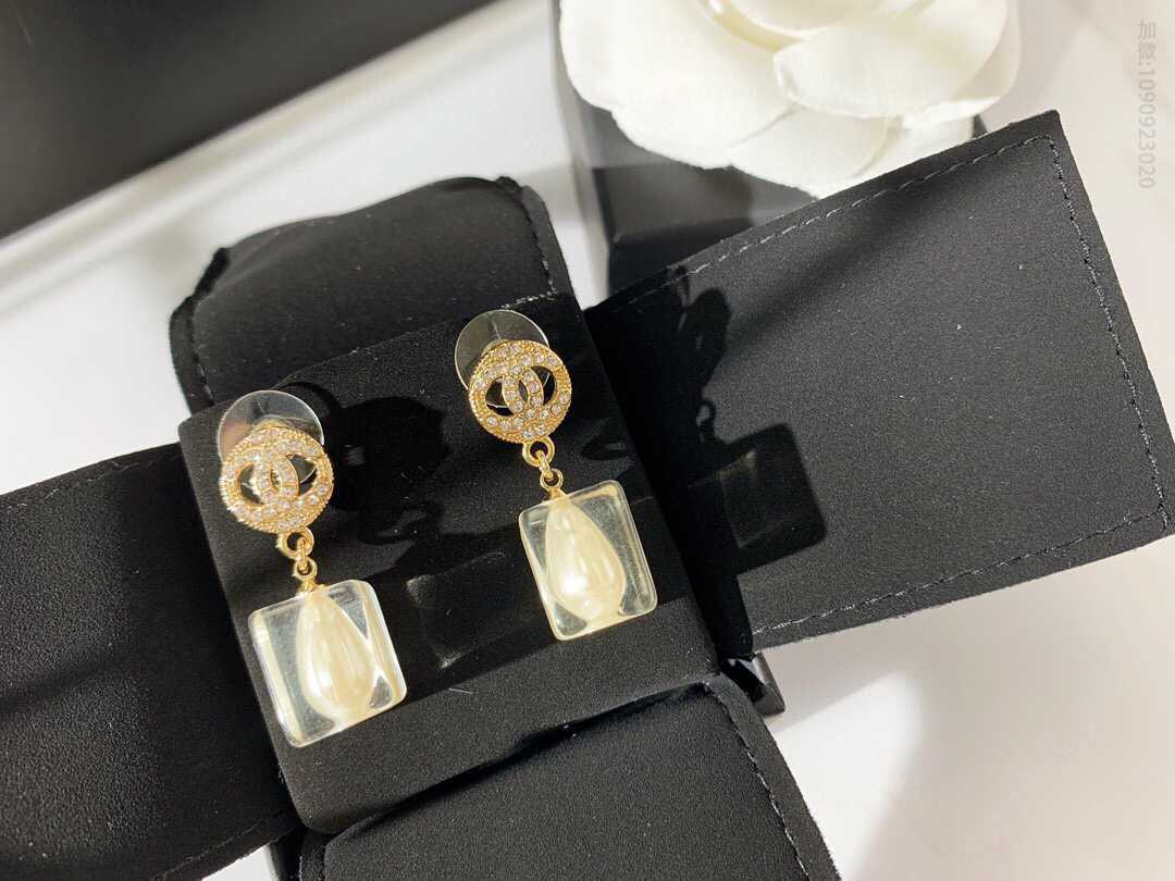新款 CHANEL香奈儿双c珍珠耳钉耳环