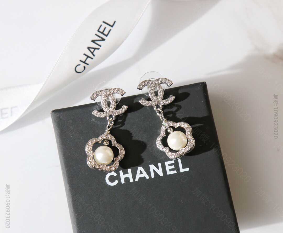 新款 CHANEL香奈儿双c满钻珍珠花朵耳钉耳环