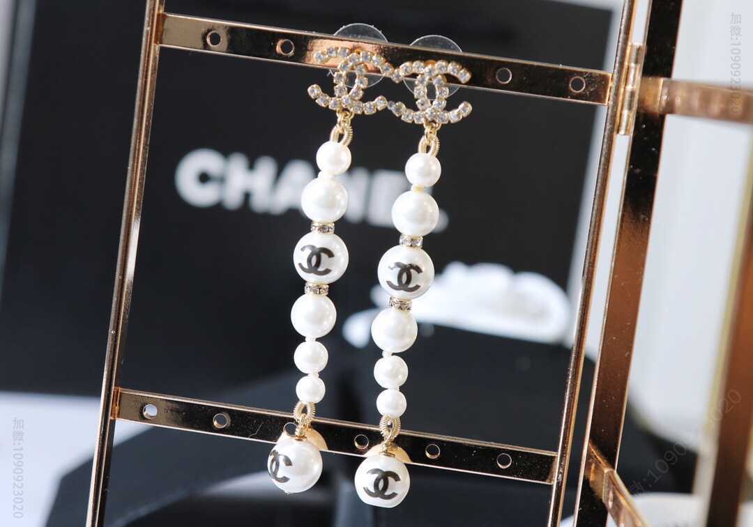 新款 CHANEL香奈儿双c长款珍珠耳钉耳环