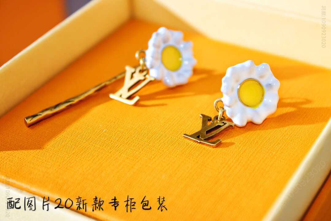 LV耳环饰品 Louis Vuitton 路易威登 专柜一致黄铜材质雏菊耳钉