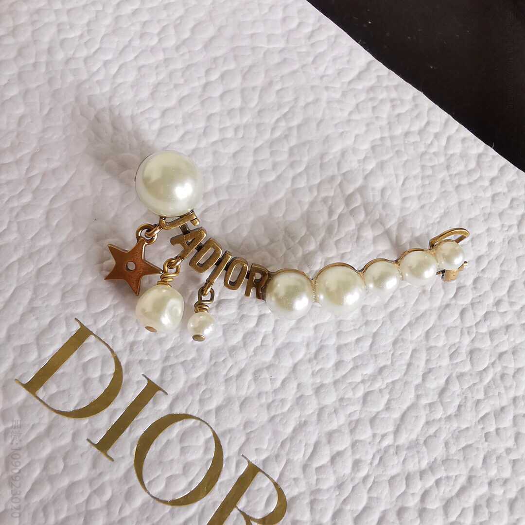 迪奥 专柜新款 DIOR “J’ADIOR”白色树脂珠饰复古金色饰面全耳式耳环