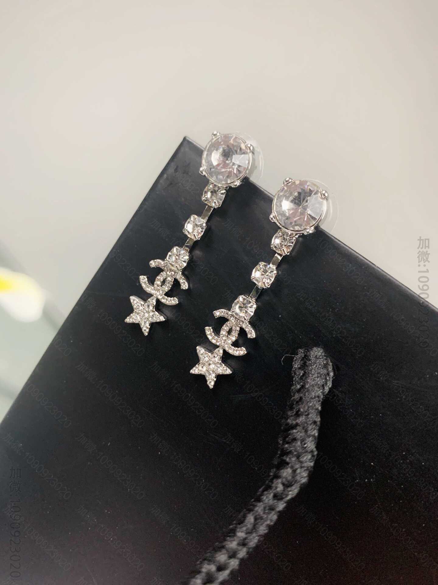 C88748_香奈儿高仿耳环 C88748 经典双C图案，白18K金专柜CAMÉLIA系列 耳环