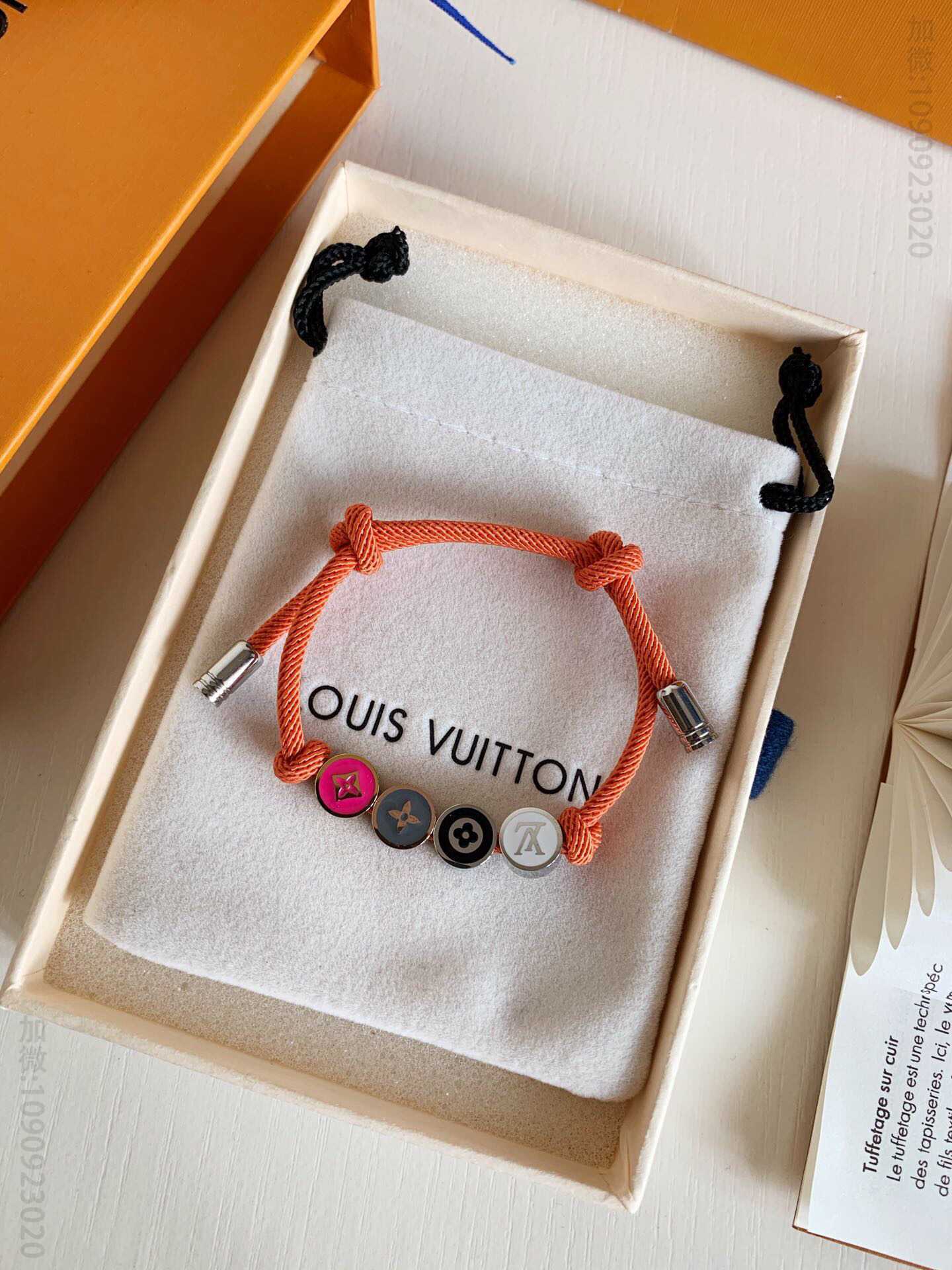 Louis Vuitton 路易威登 LV尼龙绳手链