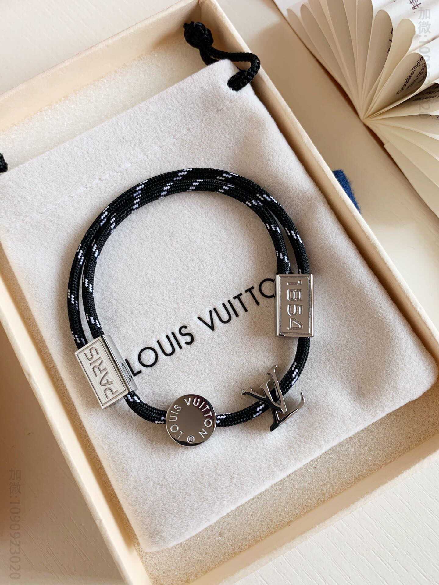 Louis Vuitton 路易威登 LV尼龙绳手链