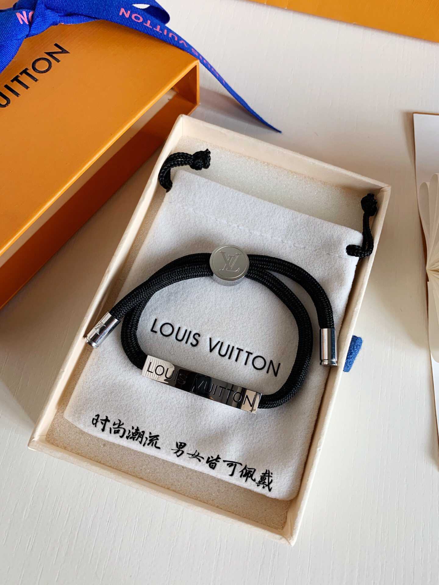 Louis Vuitton 路易威登 LV英文logo皮质情侣款手链手绳