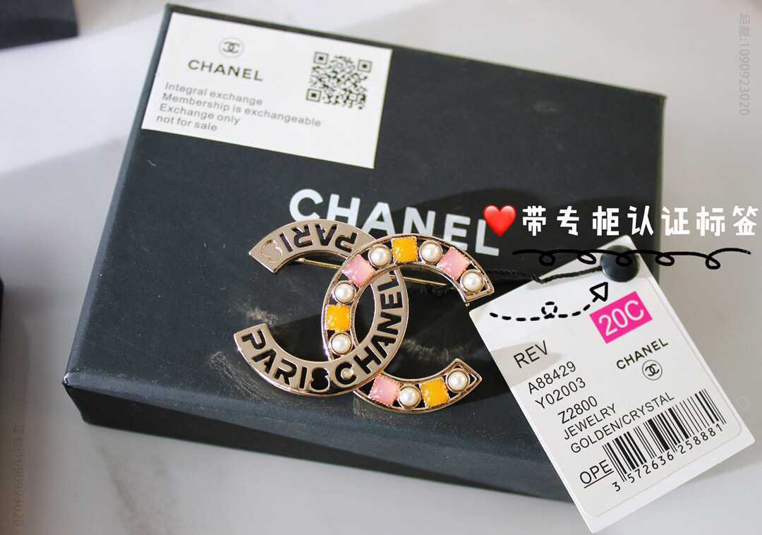 新款 CHANEL香奈儿双c宝石字母胸针