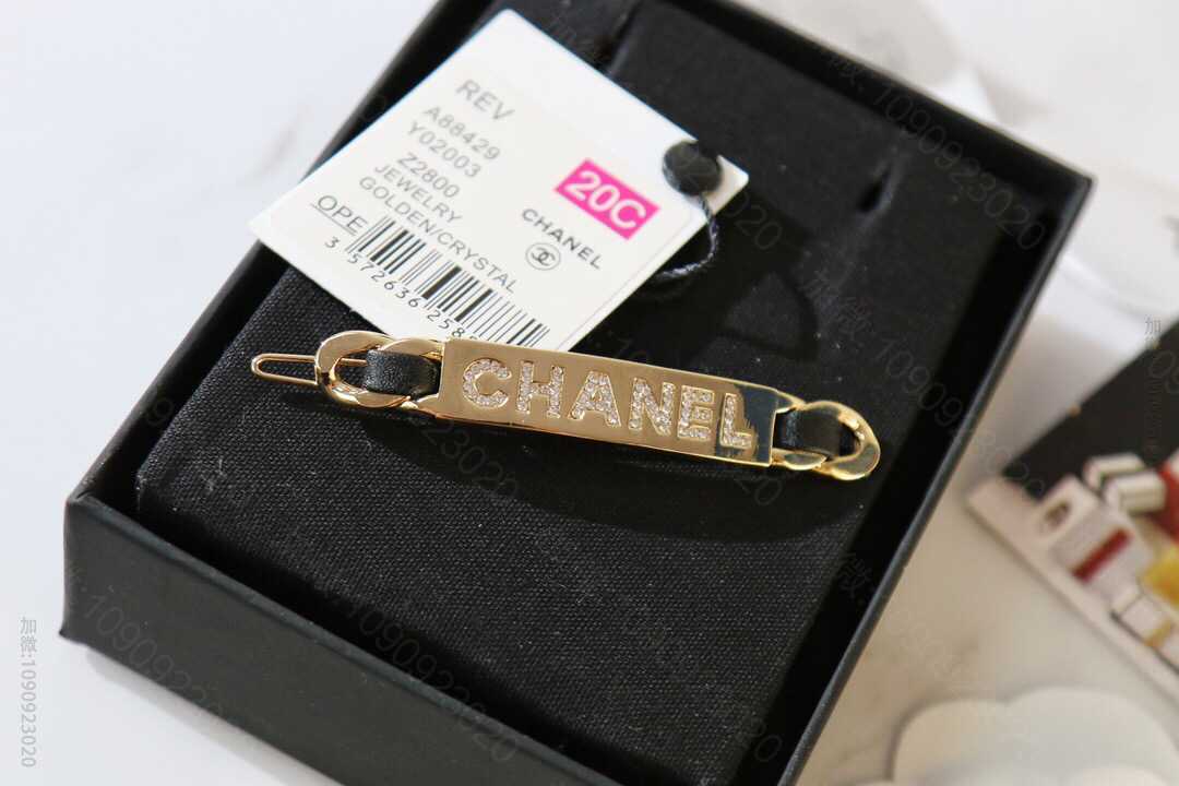 新款 CHANEL香奈儿字母胸针