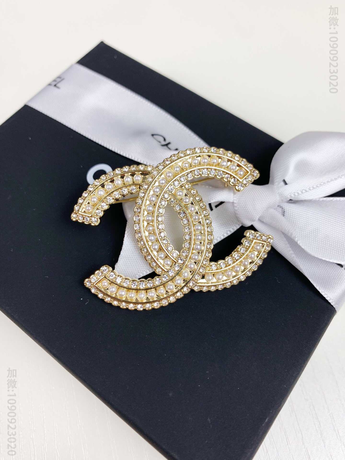 新品 CHANEL 经典双C镶钻 珍珠胸针