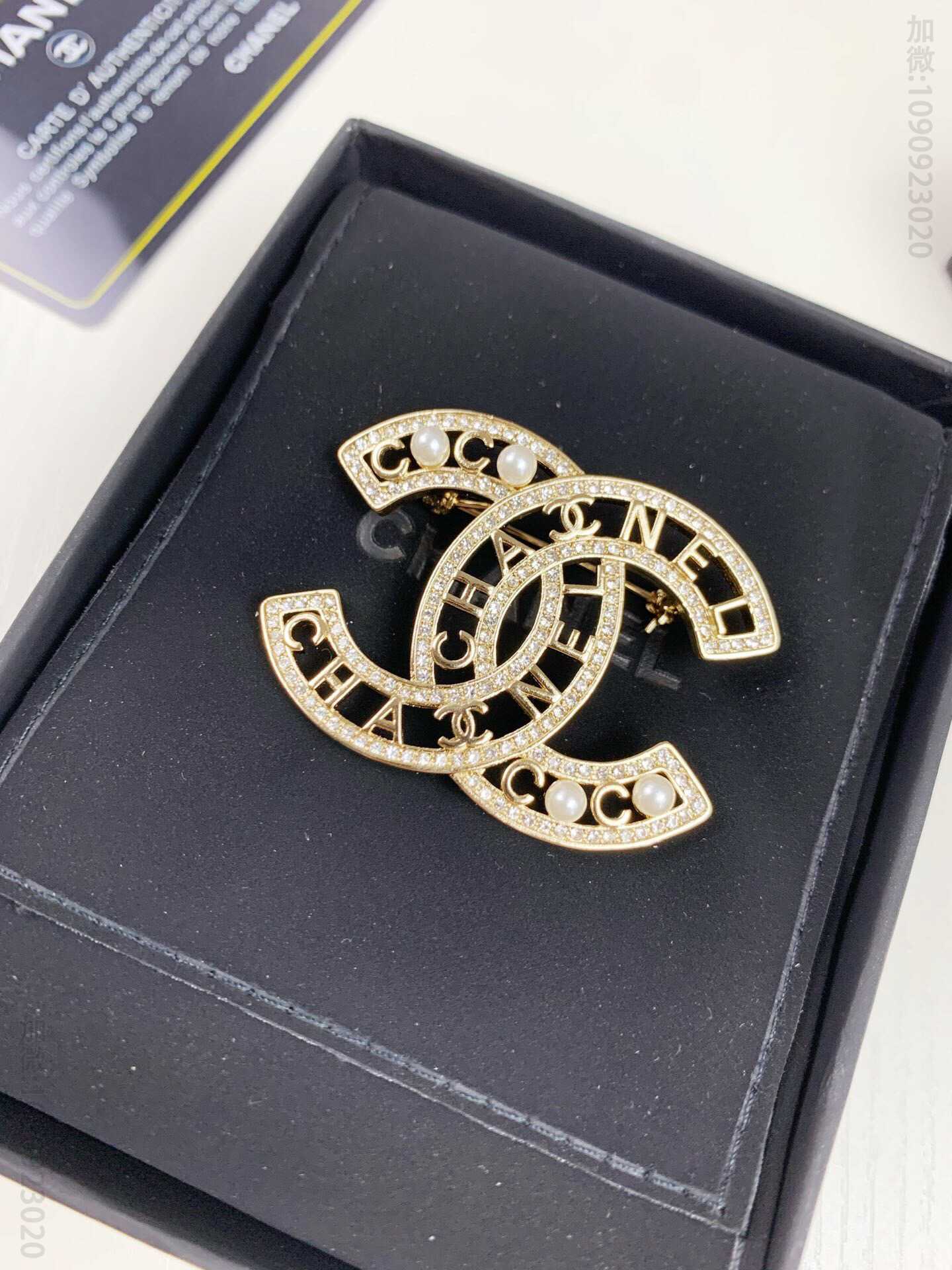 新品 CHANEL经典双C镶钻字母 珍珠胸针