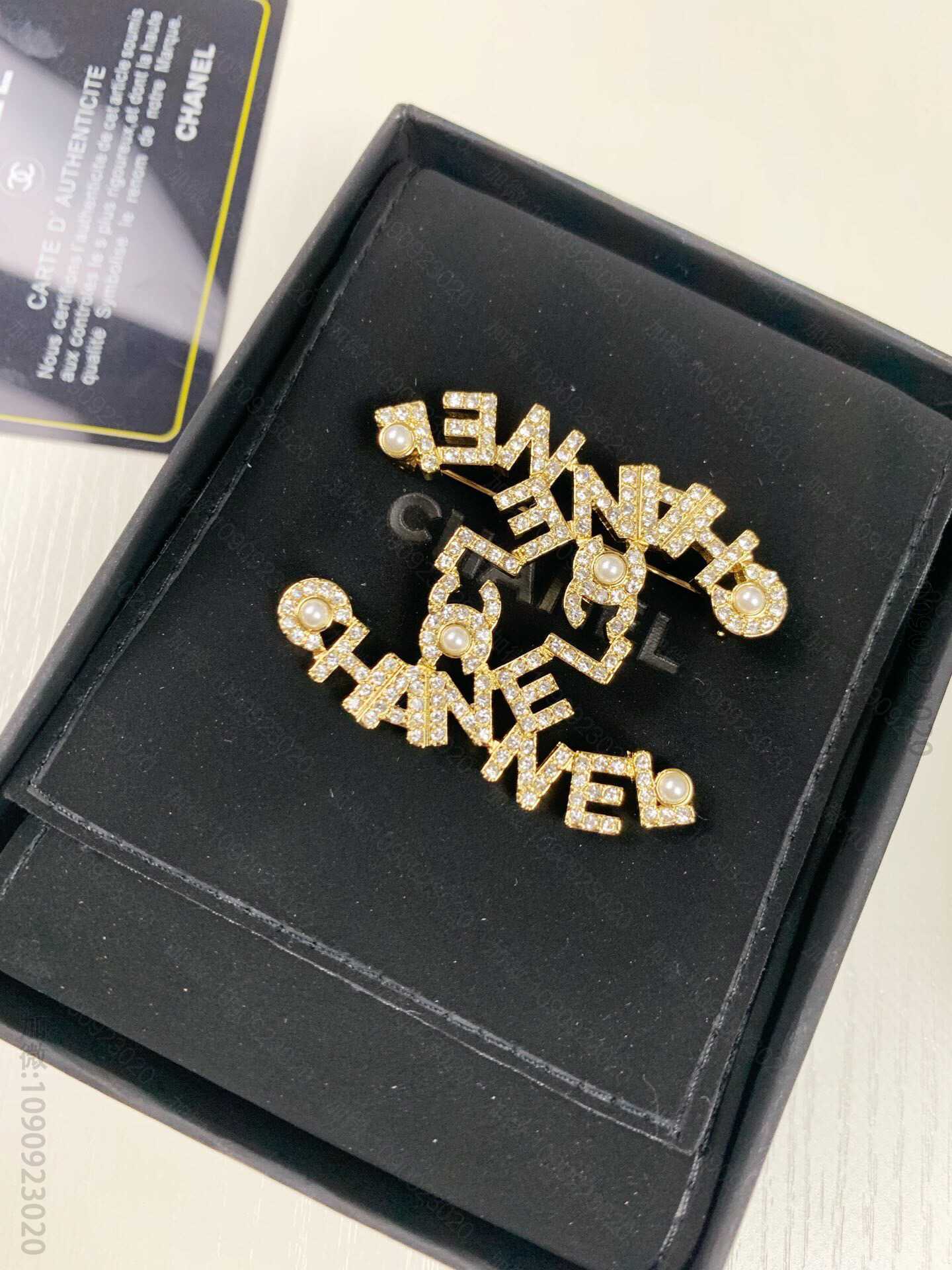 新品 CHANEL经典双C字母满钻胸针