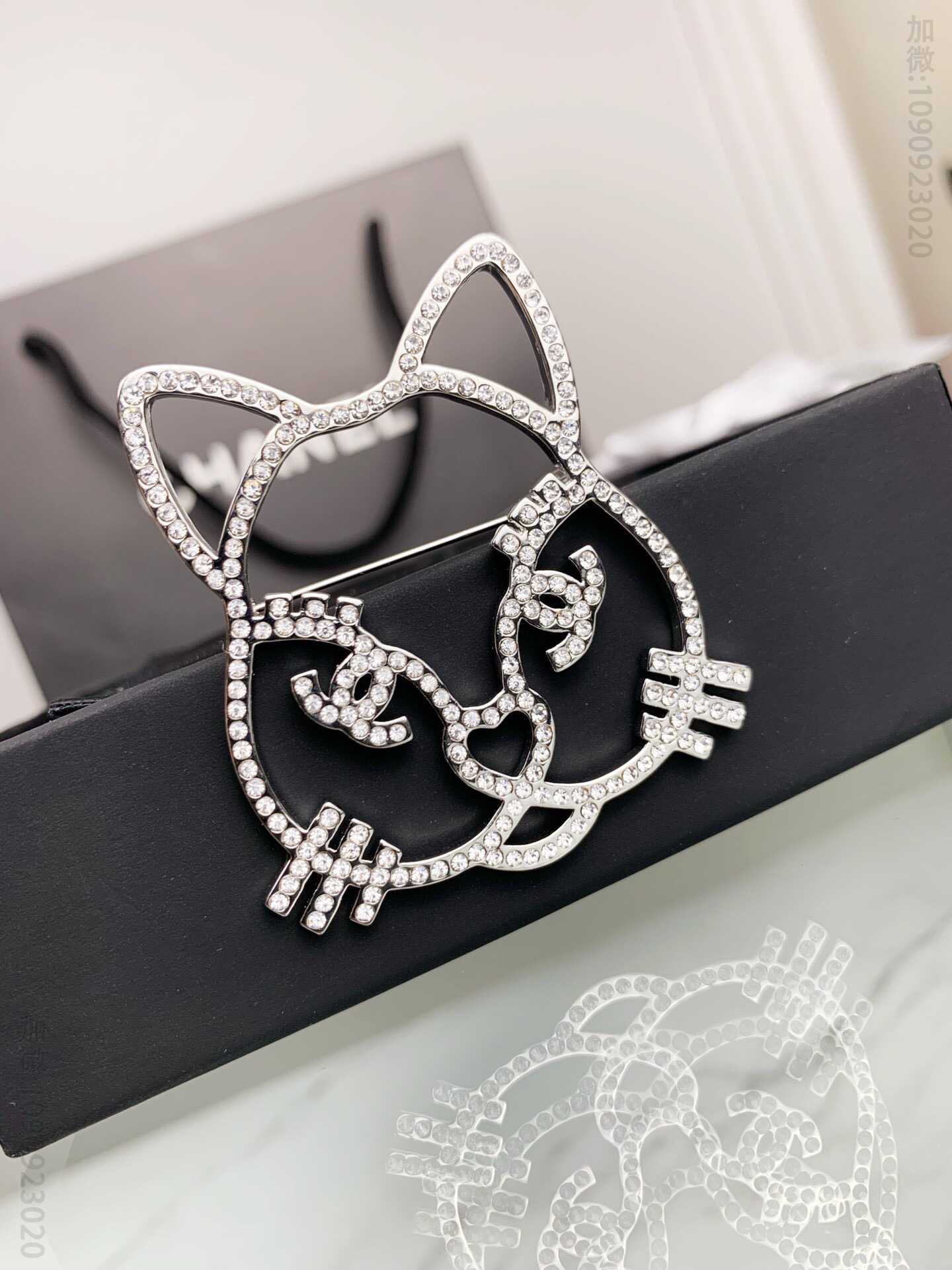新品 CHANEL经典双C满钻胸针