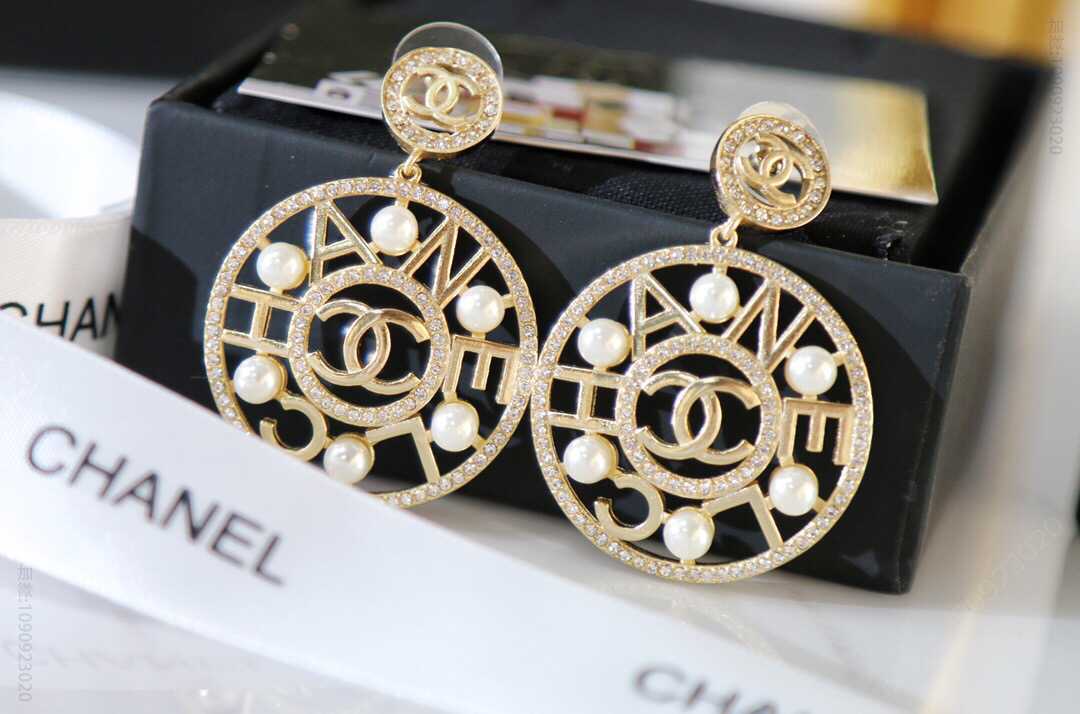 新款 CHANEL香奈儿字母珍珠耳钉耳环