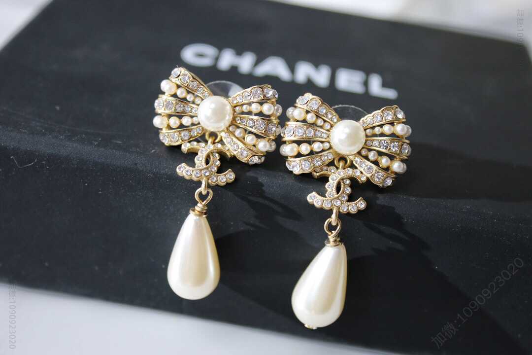 新款 CHANEL香奈儿双c珍珠蝴蝶结耳钉耳环