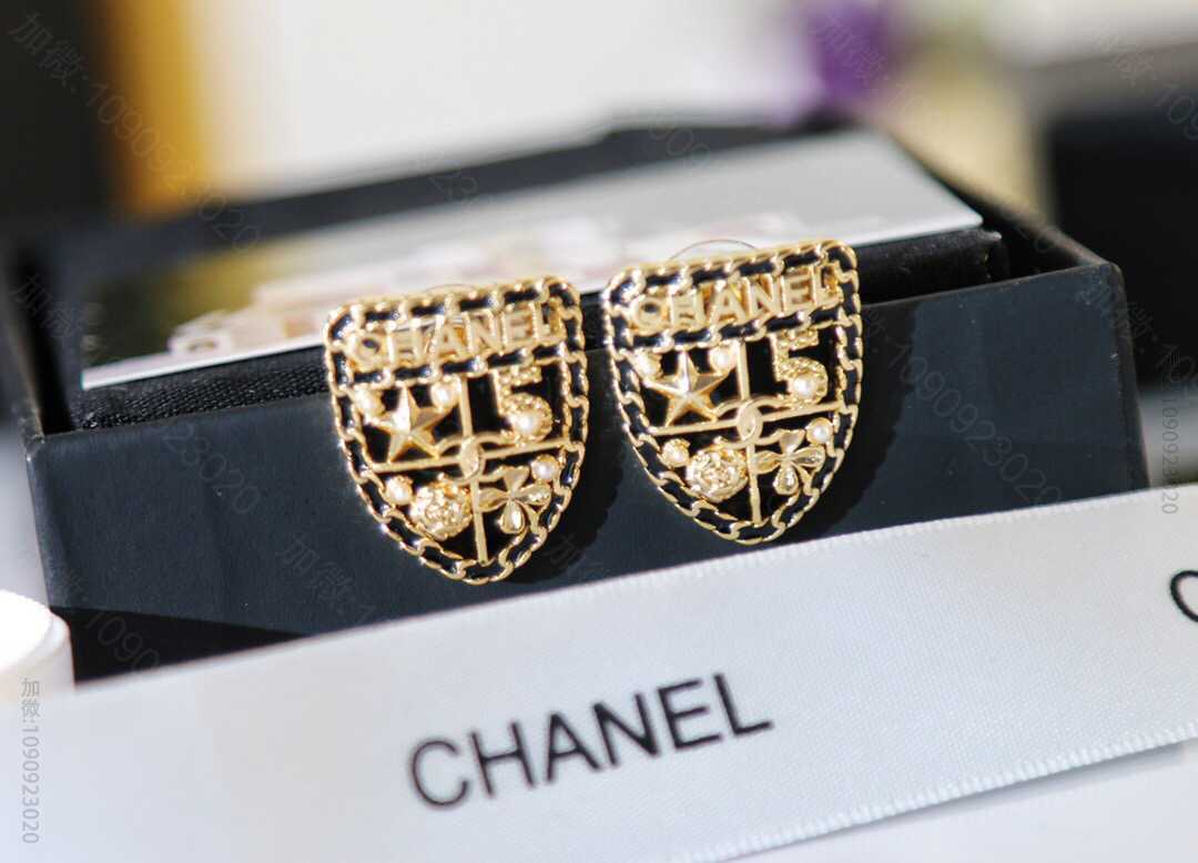 新款 CHANEL香奈儿盾牌耳钉耳环