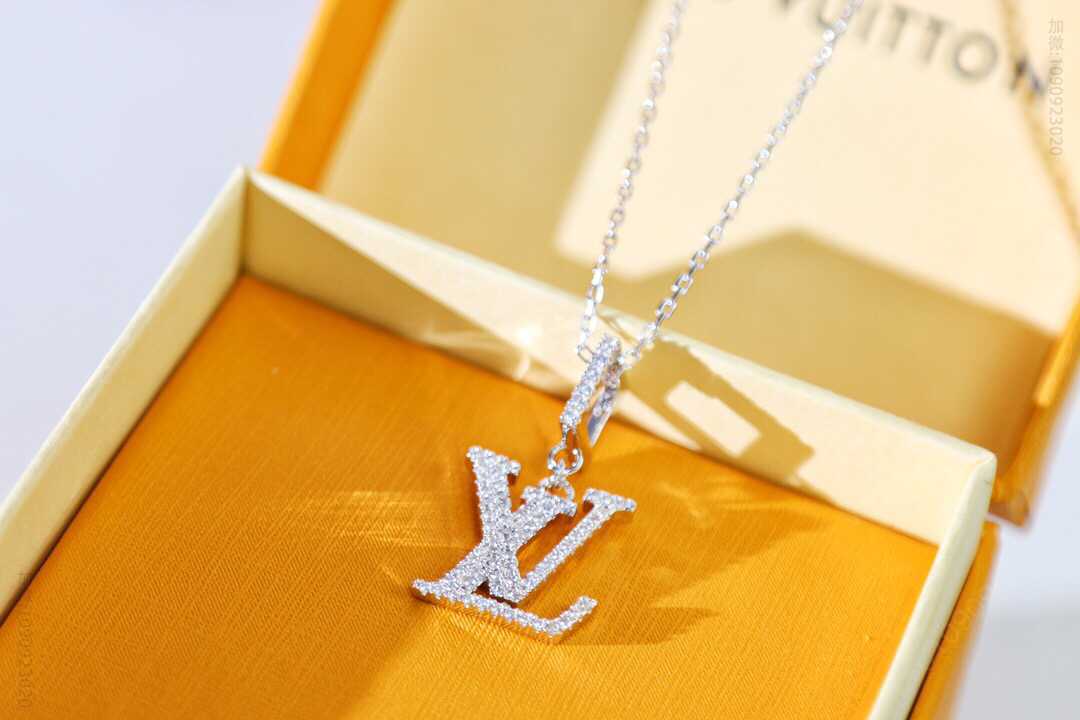 Louis Vuitton 路易威登 lv满钻字母项链