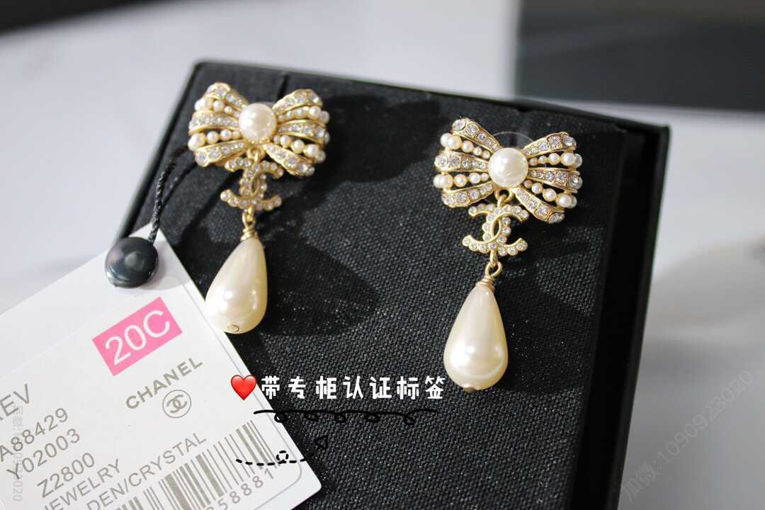 新款 CHANEL香奈儿双c珍珠蝴蝶结耳钉耳环 C94600