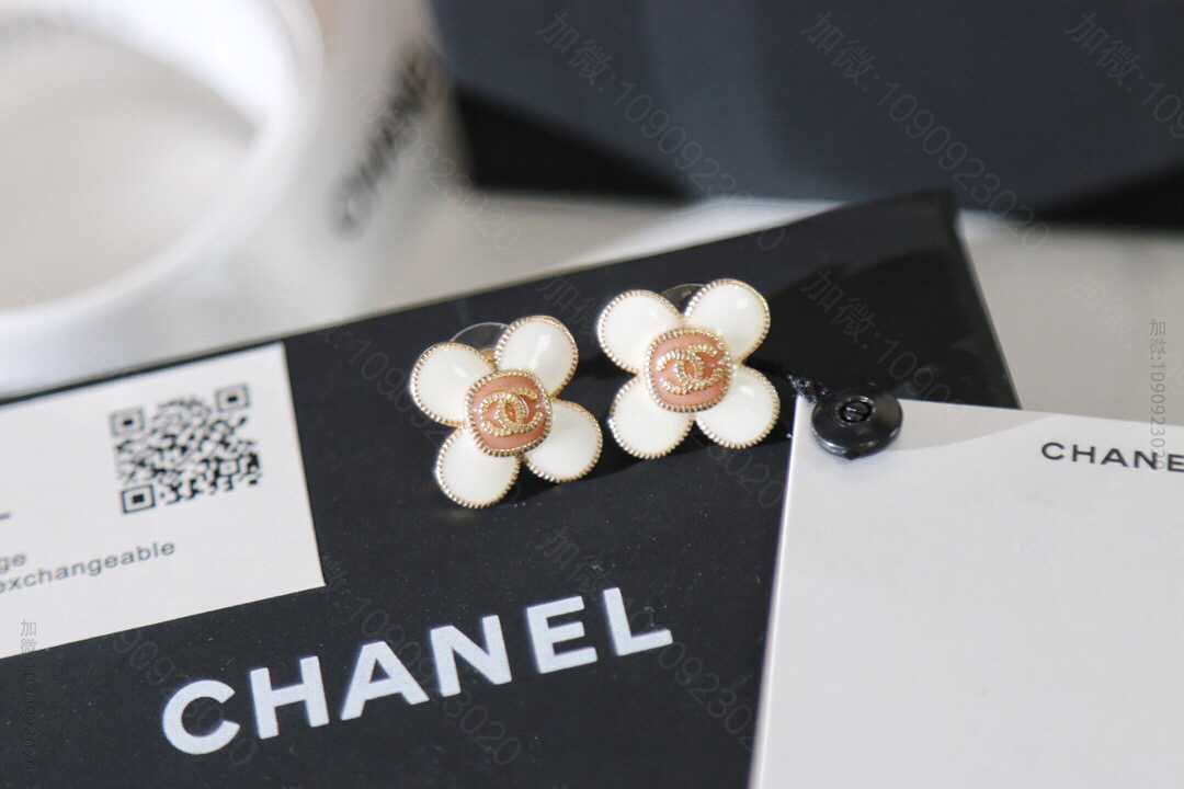 新款 CHANEL香奈儿双c花朵耳钉耳环