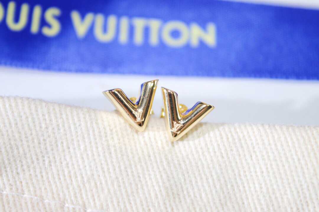 LV饰品 Louis Vuitton 路易威登 lv字母耳钉 LV耳环 