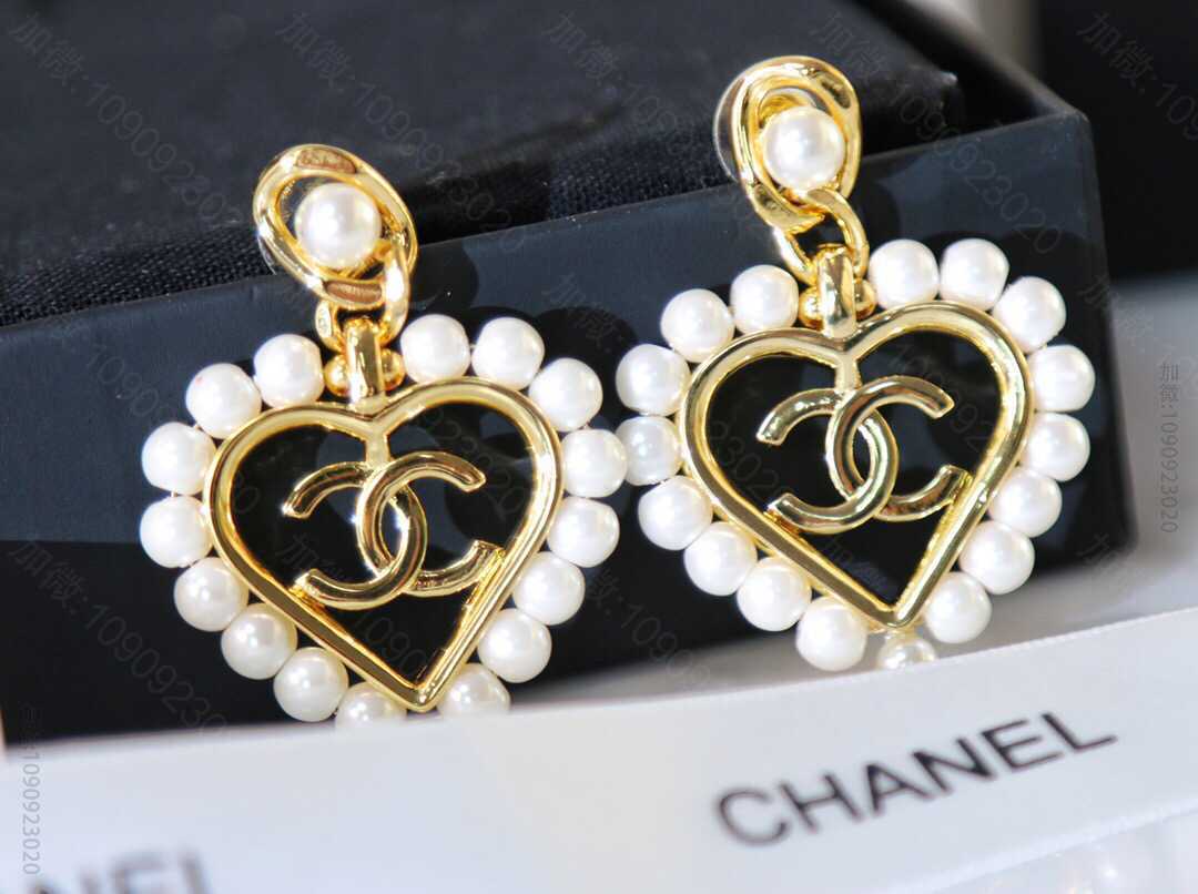 新款 CHANEL香奈儿桃心珍珠耳钉耳环