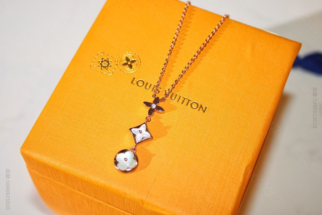 Louis Vuitton 路易威登 lv三花白贝母项链