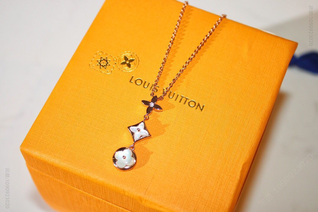 Louis Vuitton 路易威登 lv三花白贝母项链