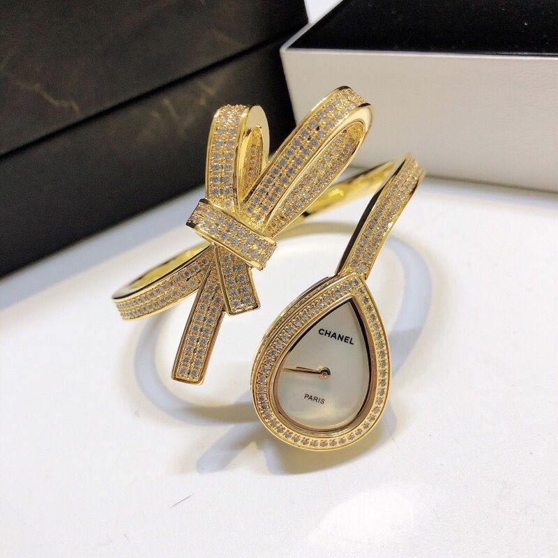 香奈儿-Chanel，新款蝴蝶结手镯腕表