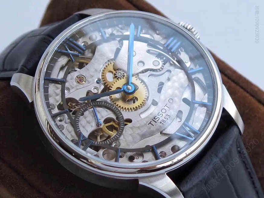 天梭Tissot杜鲁尔T-CLASSIC.T099系列烧钢蓝罗马刻度字面和烧钢蓝表针全缕空手动机械腕表进口牛皮表带