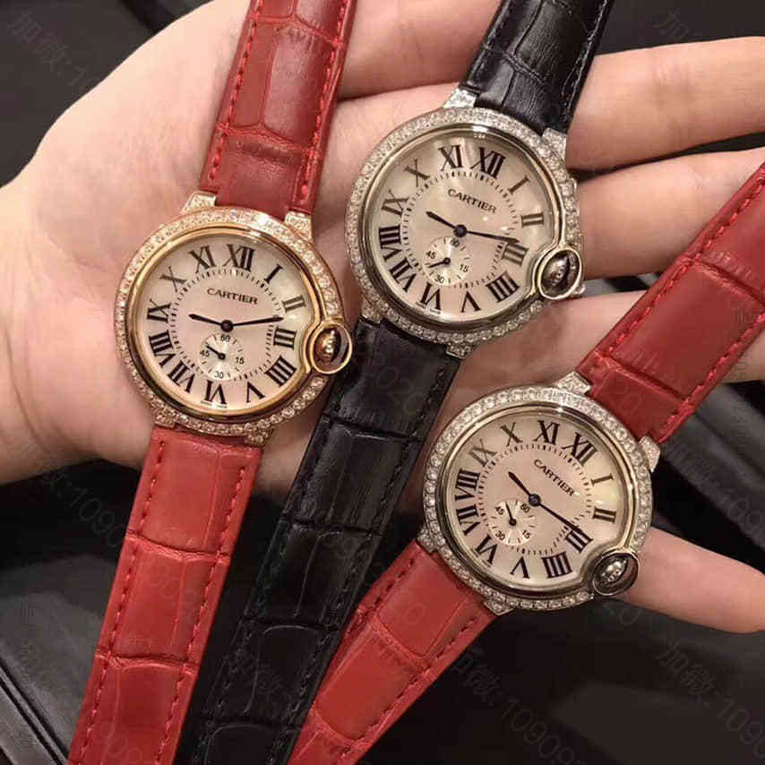 卡地亚（Cartier）排钻石四角钻蓝气球二针半罗马珍珠贝母面女款腕表