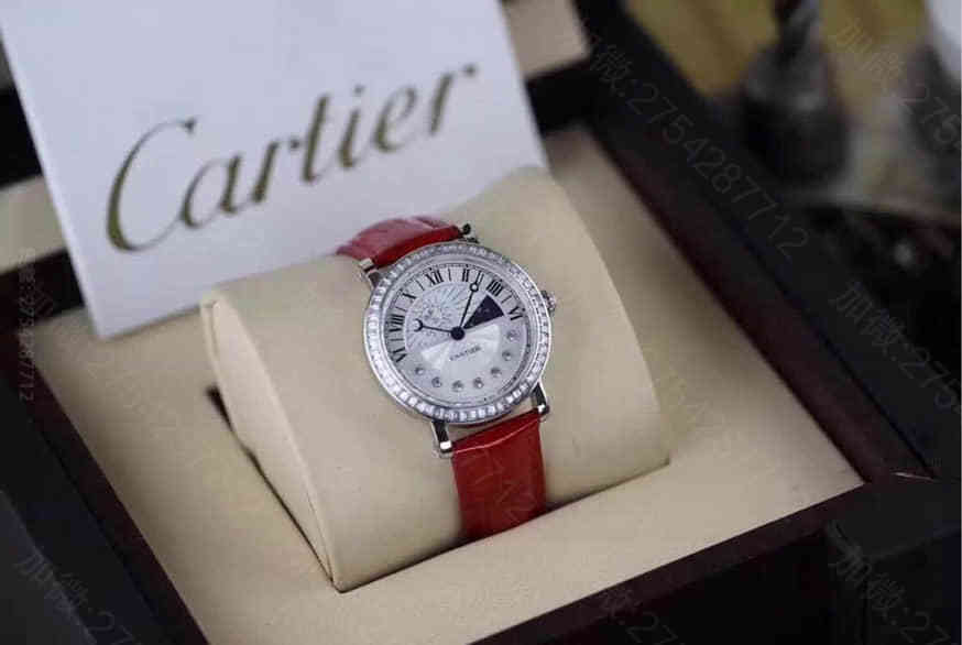 原单卡地亚女士腕表 卡地亚 Cartier弯月形逆跳指针蓝宝石水晶镜面圈口镶56颗梯形方钻瑞士石英机芯腕表 复刻卡地亚女表价格 