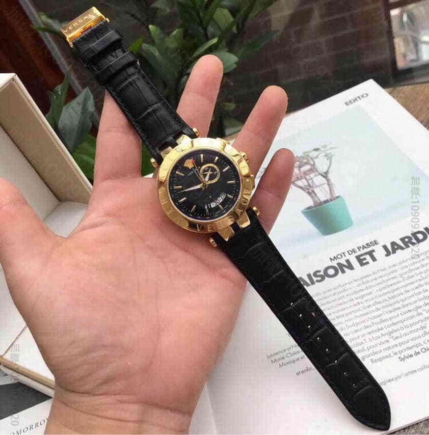 范思哲VERSACE皮带款红色指针是Gmt是双地时区功能蓝色指针为闹钟指针把...