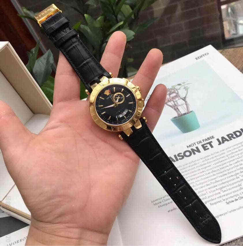 范思哲VERSACE皮带款红色指针是Gmt是双地时区功能蓝色指针为闹钟指针把头雕刻杜莎（Medusa）立体人头女款腕表