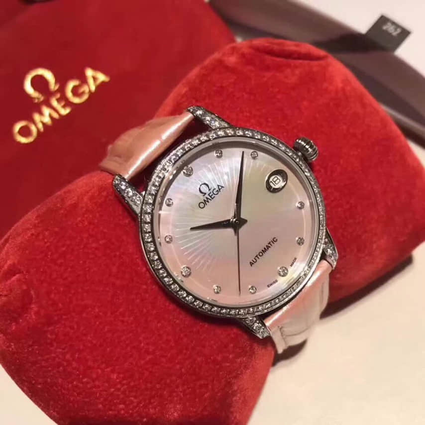OMEGA-欧米茄蝶飞系列粉色蓝色背面镶钻双拱蓝宝石玻璃镜面女表