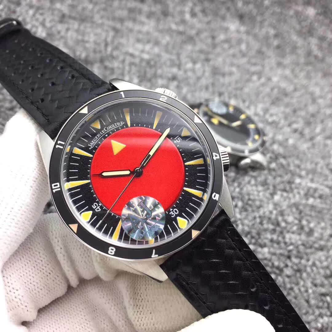 积家Jaeger-LeCoultre（RED）慈善拍卖会为支持慈善，推出红色表盘的Memovox Tribute to Deep Sea深海传奇腕表