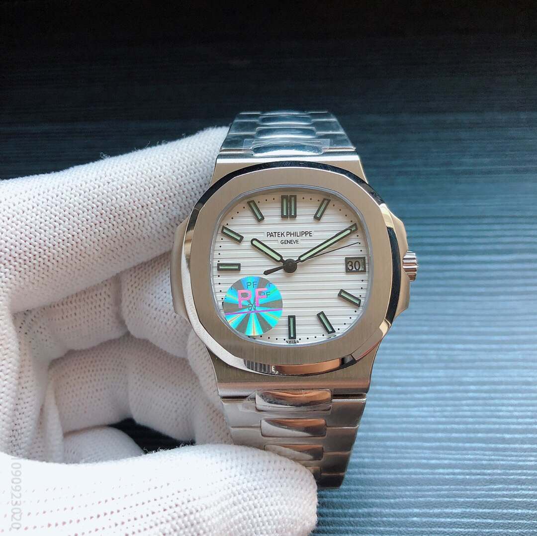 【PF】年末巨献，大器晚成‎，挑战市场所有‎版本。百达翡丽‎ -PATEK PHILPPE 运动‎优雅‎ 5711/1A-011 R40 鹦鹉螺年历月相‎腕表 5726系列