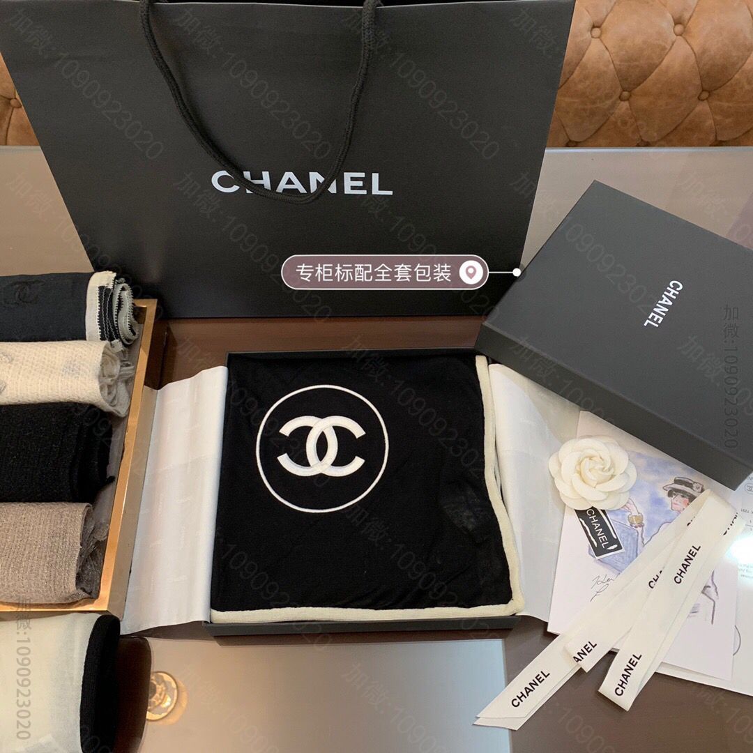 CHANEL香奈儿薄款丝绒围巾