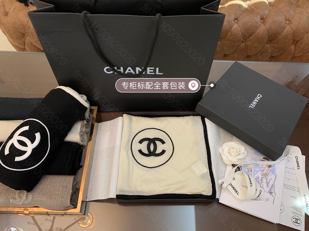 CHANEL香奈儿薄款丝绒围巾