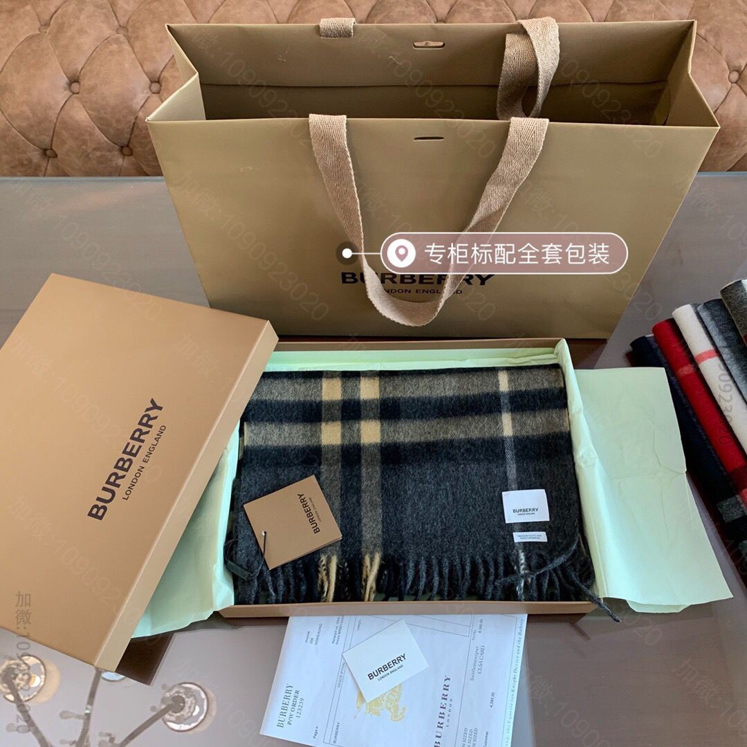 Burberry巴宝莉经典格纹羊绒围巾