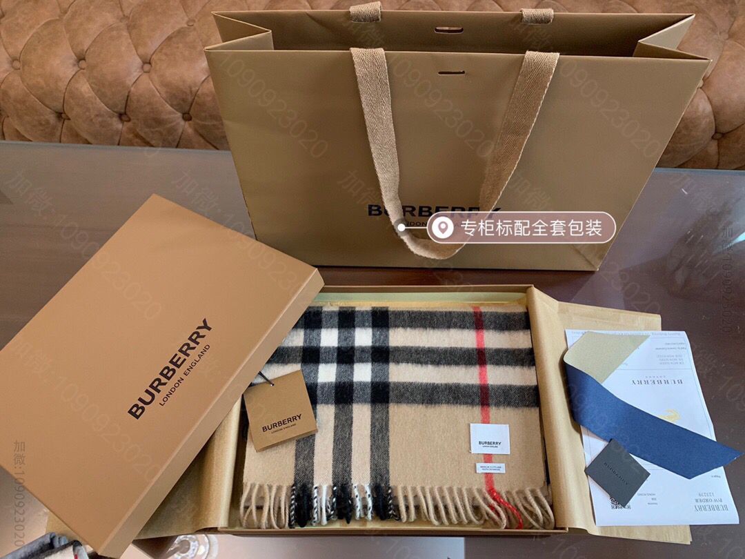 Burberry巴宝莉经典格纹羊绒围巾