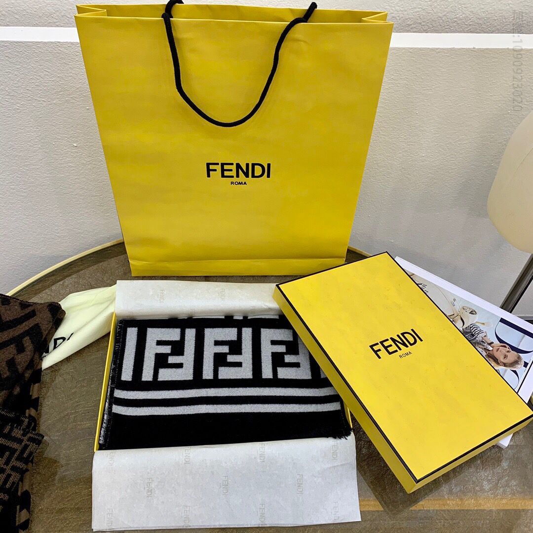 FENDI芬迪羊毛提花编织羊绒真丝围巾